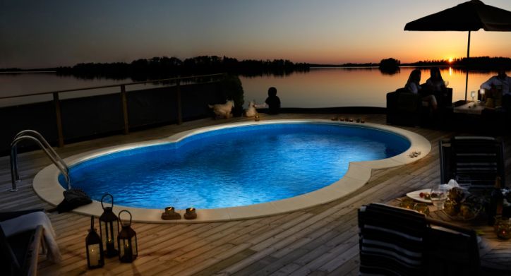Vacker poolbelysning